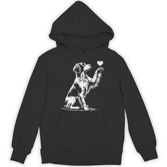 ブリタニー スパニエル お座り犬の心愛のグラフィック デザイン パーカー - Kawaiitshirt