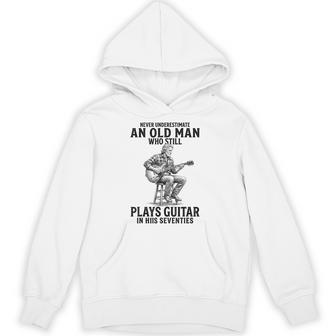 Never Underestimate An Old Man Who Who Guitar パーカー - Kawaiitshirt
