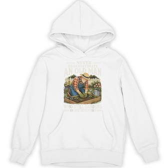 Never Underestimate An Old Man Who Still Gardens In His 70'S Hoodie - Thegiftio