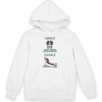 ヨガ吸い込む息を吐くイングリッシュ・スプリンガー・スパニエル犬 パーカー - Kawaiitshirt