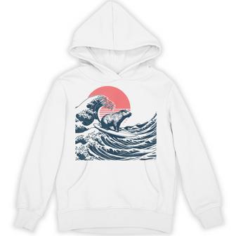神奈川沖のビッグウェーブでサーフィンをするサーファーのカピバラ パーカー - Kawaiitshirt