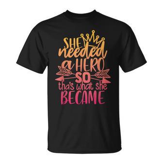 Elle Avait Besoin D'un Héros Alors C'est Ce Qu'elle Est Devenue T-Shirt - Cadeauxyz