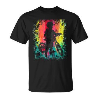 Kind Mit Kleinem Fahrrad Und Bunten Regenbogenfarben T-Shirt - Seseable