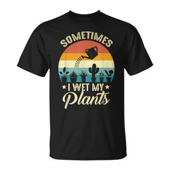 Sometimes I Wet My Plants Gardener Plant Lover ガーデニング Tシャツ - Kawaiitshirt