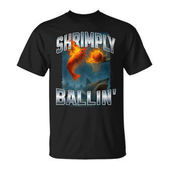 エビのバリン 燃えるようなエビがサメの上に沈むミーム。 Tシャツ - Kawaiitshirt