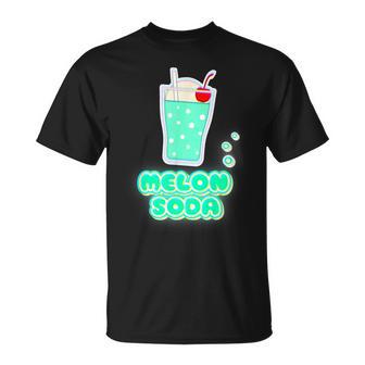メロンソーダ／クリームソーダ 夏 （デリシャス スイーツ）昭和レトロ ポップ 80S かわいい イラスト Tシャツ - Kawaiitshirt