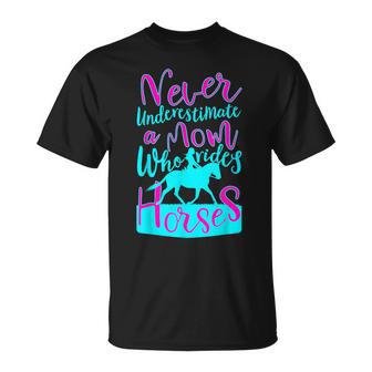 女の子のための馬に乗るお母さんのデザインを決して過小評価しないでください。 Tシャツ - Kawaiitshirt