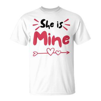 Elle Est À Moi Il Est À Moi De Jolis Couples Assortis Pour Laaint-Valentin T-Shirt - Cadeauxyz