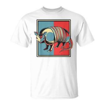 アルマジロ ポートレート ピンク 妖精 クラミフォリダエ 恋人 アルマジロ Tシャツ - Kawaiitshirt