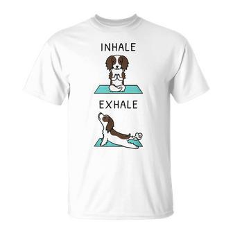 ヨガ吸い込む息を吐くイングリッシュ・スプリンガー・スパニエル犬 Tシャツ - Kawaiitshirt