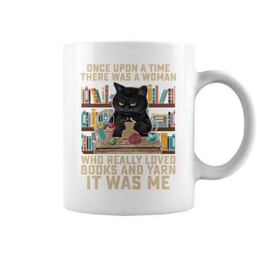 There Was A Woman Who Really Loved Books And Yarn Crocheting Graphic Print Coffee Mug - Bookorys DE