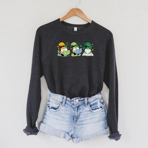 Gnomes Reading Books Teacher St Patricks Day Shamrock Irish Raglan Sleeve Sweatshirt - Bookorys DE