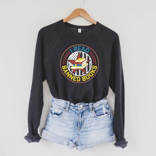 Retro American Flag I Read Banned Books Women Men Raglan Sleeve Sweatshirt - Bookorys UK
