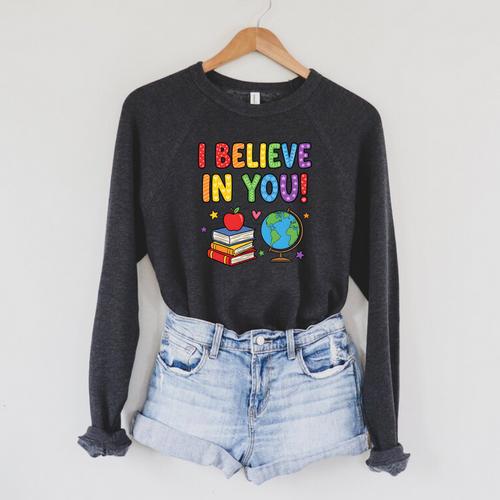 I Believe In You Educational Art With Books And Globe Raglan Sleeve Sweatshirt - Bookorys DE