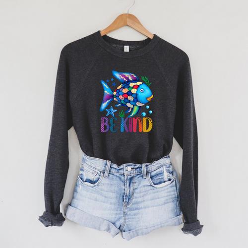 Kids Be Kind Rainbow Scale Fish Teacher Reading Book Toddler Raglan Sleeve Sweatshirt - Bookorys DE