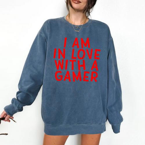 I Am In Love With A Gamer Cute Valentines Day Gamer Couple Raglan Baseball Tee Comfort Colors Sweatshirt - Sportilla