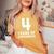 4Th バースデーシャツ 年齢 4歳 男の子 女の子 レディースオーバーサイズコンフォートTシャツ Mustard 4Th バースデーシャツ 年齢 4歳 男の子 女の子 レディースオーバーサイズコンフォートTシャツ Mustard