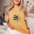 オンバック 5月57日 誕生日 男性 女性 1969年 テディベア レディースオーバーサイズコンフォートTシャツ Mustard オンバック 5月57日 誕生日 男性 女性 1969年 テディベア レディースオーバーサイズコンフォートTシャツ Mustard