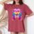 20 歳の誕生日、女の子 20 歳、蝶、数字 20 レディースオーバーサイズコンフォートTシャツ Crimson 20 歳の誕生日、女の子 20 歳、蝶、数字 20 レディースオーバーサイズコンフォートTシャツ Crimson