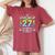 27歳の男性女性、誕生日、27歳の誕生日にプレゼント。 レディースオーバーサイズコンフォートTシャツ Crimson