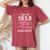 91歳 1935年4月 花柄 91歳 誕生日 男性 女性 レディースオーバーサイズコンフォートTシャツ Crimson 91歳 1935年4月 花柄 91歳 誕生日 男性 女性 レディースオーバーサイズコンフォートTシャツ Crimson