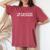 I'm Alut For My Girlfriend Y2k カップル 風刺殺 レディースオーバーサイズコンフォートTシャツ Crimson I'm Alut For My Girlfriend Y2k カップル 風刺殺 レディースオーバーサイズコンフォートTシャツ Crimson