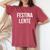 Make Hastelowly Festina Lente ラテン語インスピレーション引用 レディースオーバーサイズコンフォートTシャツ Crimson