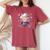 かわいいスーパーヒーローおばあちゃんスーパーヒーローおばあちゃん レディースオーバーサイズコンフォートTシャツ Crimson かわいいスーパーヒーローおばあちゃんスーパーヒーローおばあちゃん レディースオーバーサイズコンフォートTシャツ Crimson