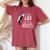 シャチが大好きな女の子 レディースオーバーサイズコンフォートTシャツ Crimson シャチが大好きな女の子 レディースオーバーサイズコンフォートTシャツ Crimson