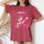 面白いギタリストの言葉 決して過小評価しない A Girl With A Bass レディースオーバーサイズコンフォートTシャツ Crimson 面白いギタリストの言葉 決して過小評価しない A Girl With A Bass レディースオーバーサイズコンフォートTシャツ Crimson
