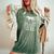 Crazy Horse Girl 、ストレスを感じたエクエストリアン愛好家へのギフト レディースオーバーサイズコンフォートTシャツ Moss