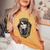 Dia De Los Muertos ハロウィン バラ メキシカンシュガースカル 女の子 レディースオーバーサイズコンフォートTシャツ Mustard Dia De Los Muertos ハロウィン バラ メキシカンシュガースカル 女の子 レディースオーバーサイズコンフォートTシャツ Mustard