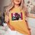 Forever Young Horse、競馬、デルマール、サンタアニタ 長袖tシャツ レディースオーバーサイズコンフォートTシャツ Mustard Forever Young Horse、競馬、デルマール、サンタアニタ 長袖tシャツ レディースオーバーサイズコンフォートTシャツ Mustard