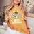 キケ・ヘルナンデス This Girl Loves Gameday レディースオーバーサイズコンフォートTシャツ Mustard キケ・ヘルナンデス This Girl Loves Gameday レディースオーバーサイズコンフォートTシャツ Mustard
