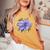 クレマチス 花 ボタニカル パープル フラワー レディースオーバーサイズコンフォートTシャツ Mustard クレマチス 花 ボタニカル パープル フラワー レディースオーバーサイズコンフォートTシャツ Mustard