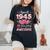 81歳 1945年4月 花柄 81歳 誕生日 男性 女性 レディースオーバーサイズコンフォートTシャツ 黒 81歳 1945年4月 花柄 81歳 誕生日 男性 女性 レディースオーバーサイズコンフォートTシャツ 黒