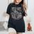 Wildoul Howling Wolf Among Flowers And Forest レディースオーバーサイズコンフォートTシャツ 黒 Wildoul Howling Wolf Among Flowers And Forest レディースオーバーサイズコンフォートTシャツ 黒
