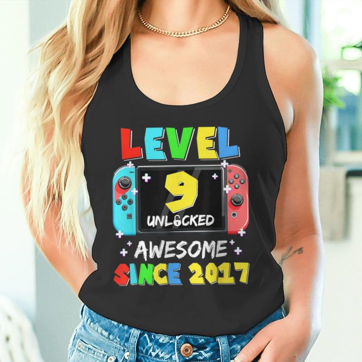 2017年以降、レベル9のロック解除済みゲーム9歳の誕生日。 タンクトップ