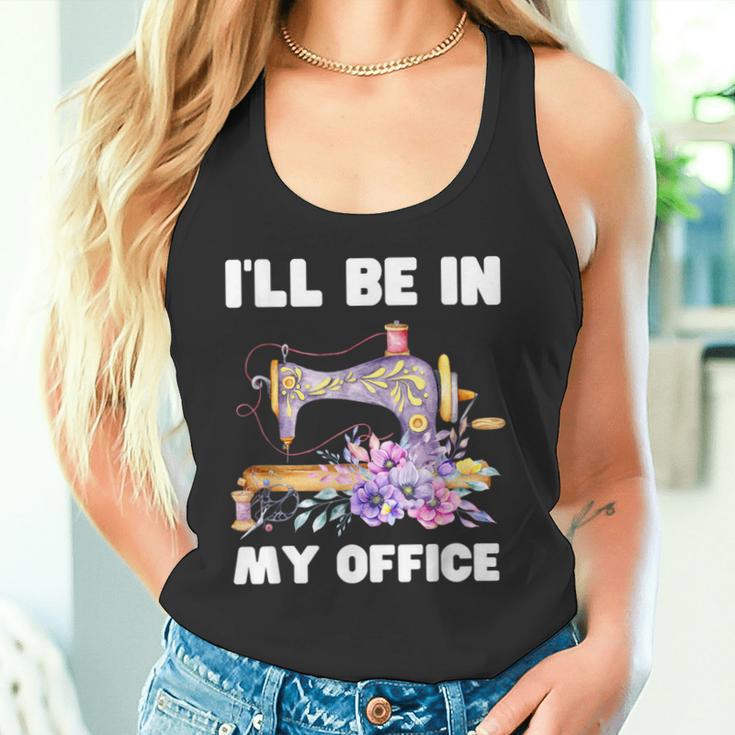 I'll Be In My Office おもしろヴィンテージフローラルミシン タンクトップ
