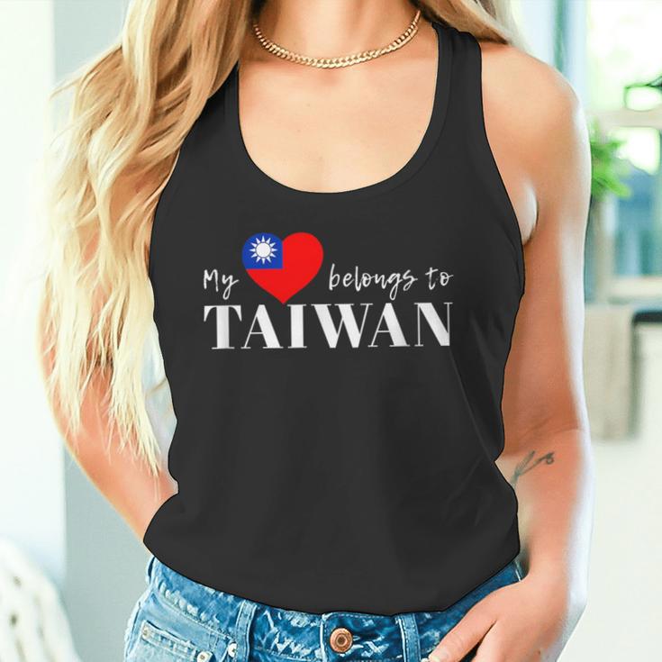 I Love Taiwan 国旗 台湾 台湾 プライド Roc 台北 ハート タンクトップ