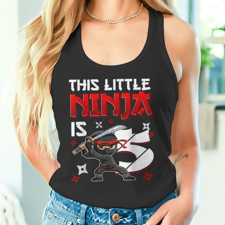 This Little Ninja Is 5歳 5歳の誕生日 忍者 男の子 キッズ タンクトップ