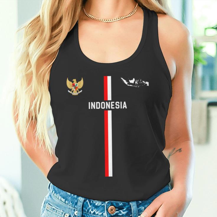インドネシア国旗、インドネシアのシルエットマップ、国章 長袖tシャツ タンクトップ