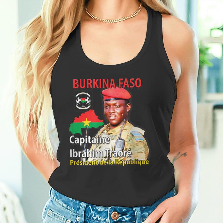 ブルキナファソ キャプテンイブラヒム・トラオレ 大統領 タンクトップ