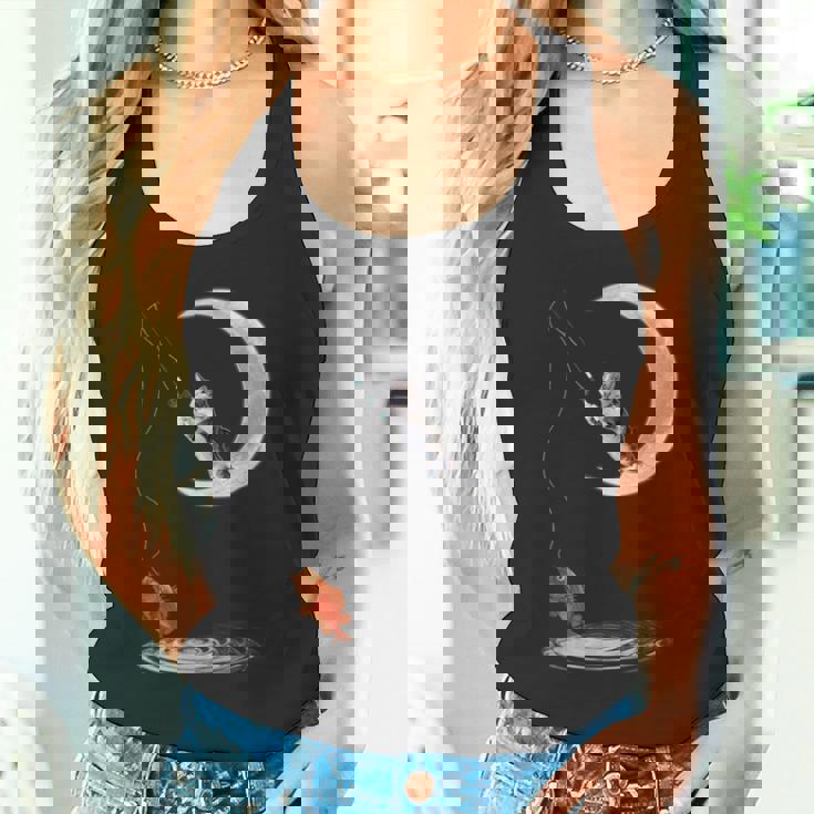 三日月で釣りをする猫 面白い猫愛好家 フィッシャー タンクトップ