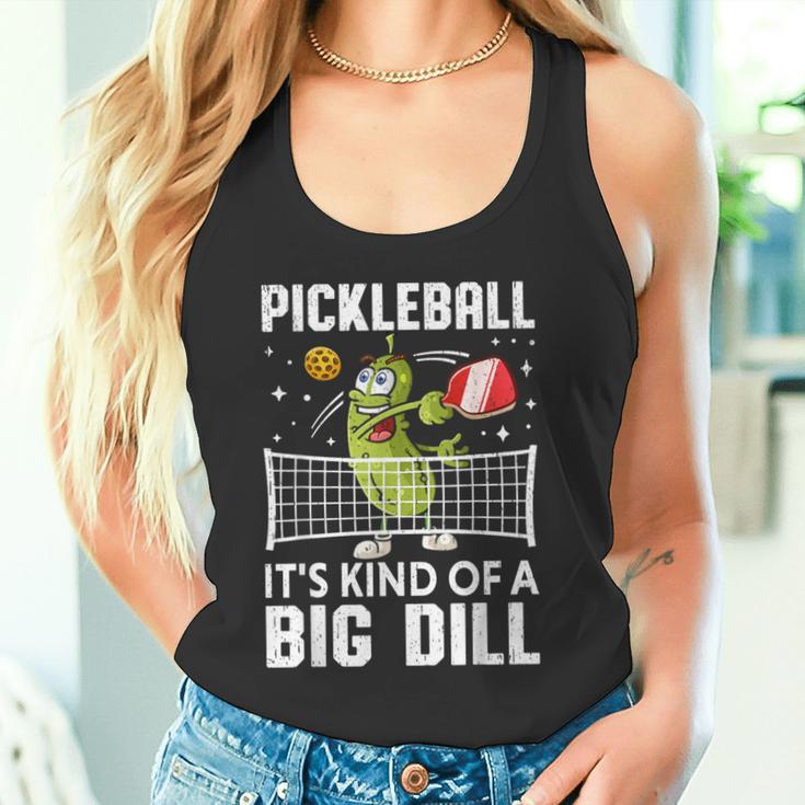 面白いピックルボールtシャツ It's Kind Of A Big Dill パドルボール タンクトップ