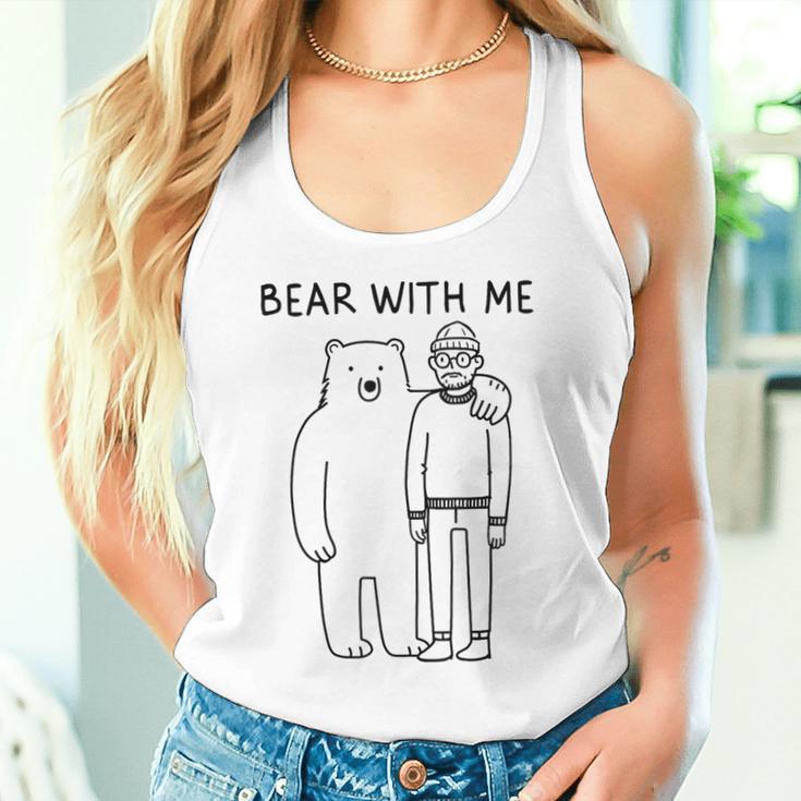 Bear With Me – 面白いミニマリストアニマルしゃれ タンクトップ