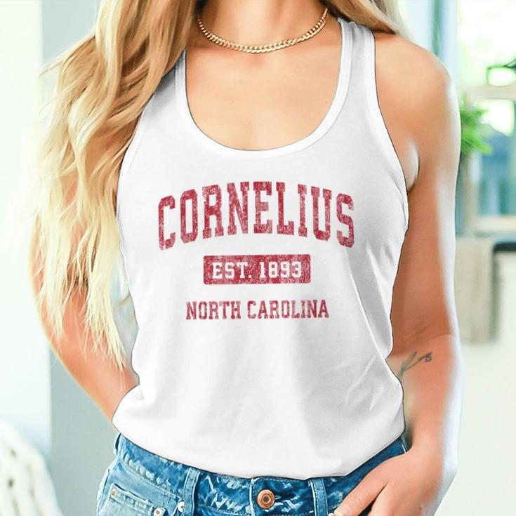 Cornelius North Carolina Nc ビンテージスポーツデザイン レッドデザイン タンクトップ