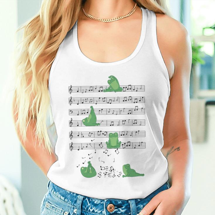 ヨガをしているかわいいカエル 音符 音記号 ミュージシャンアート 長袖tシャツ タンクトップ