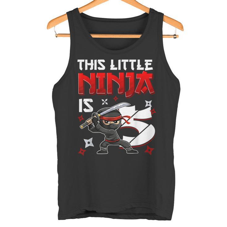 This Little Ninja Is 5歳 5歳の誕生日 忍者 男の子 キッズ タンクトップ