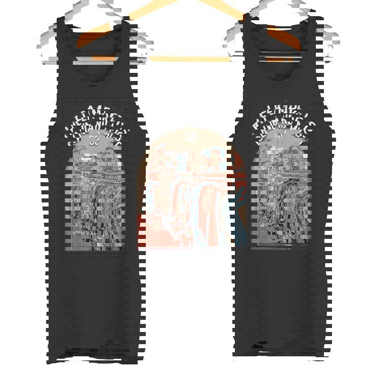 フリーマーケットは古着屋をよこす愛好家を呼んでいます タンクトップ